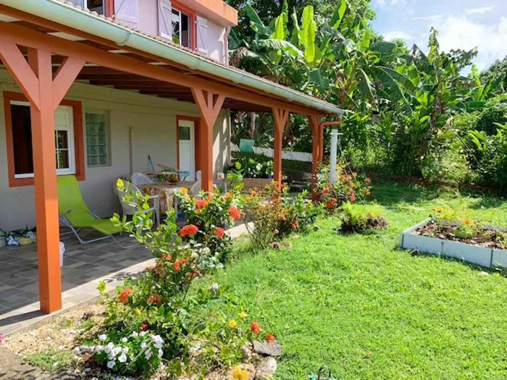 Appartement charmant à Rivière-Salée, 45 m² avec terrasse privée