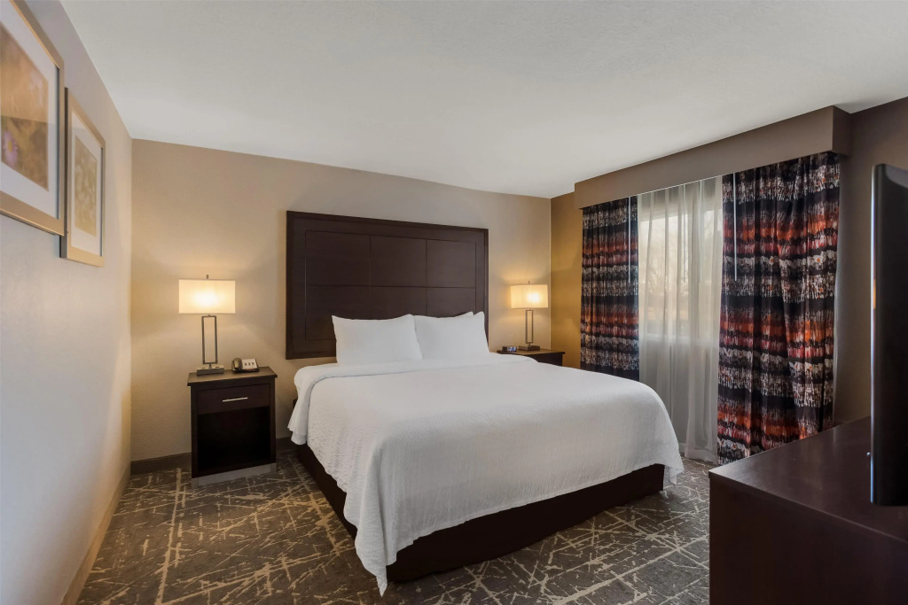 Orangewood Inn & Suites Kansas City Airport