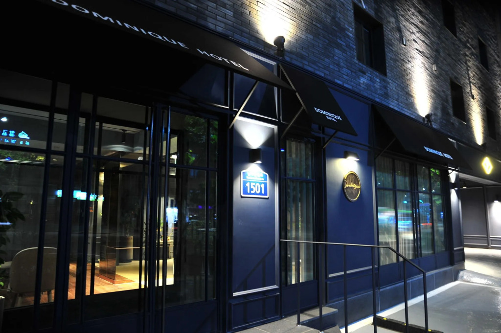 Dominique Hotel