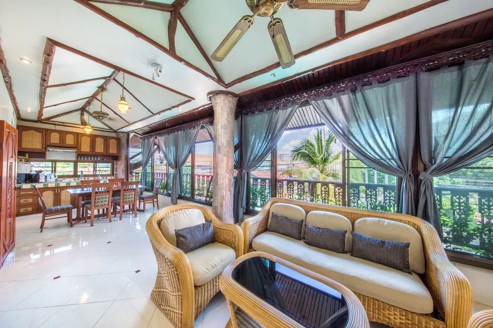 Grand Party Pool Villa