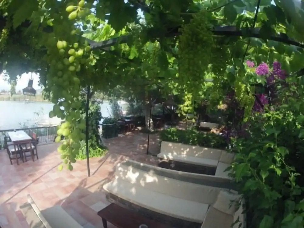 Lindos Pension
