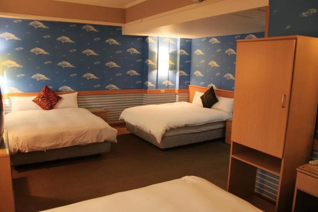 Manbo Holiday Hotel
