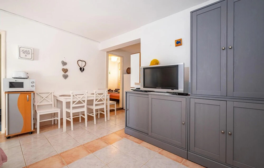 Stunning Apartment in Obrovac, Meka Draga With Wifi and 2 Bedrooms
