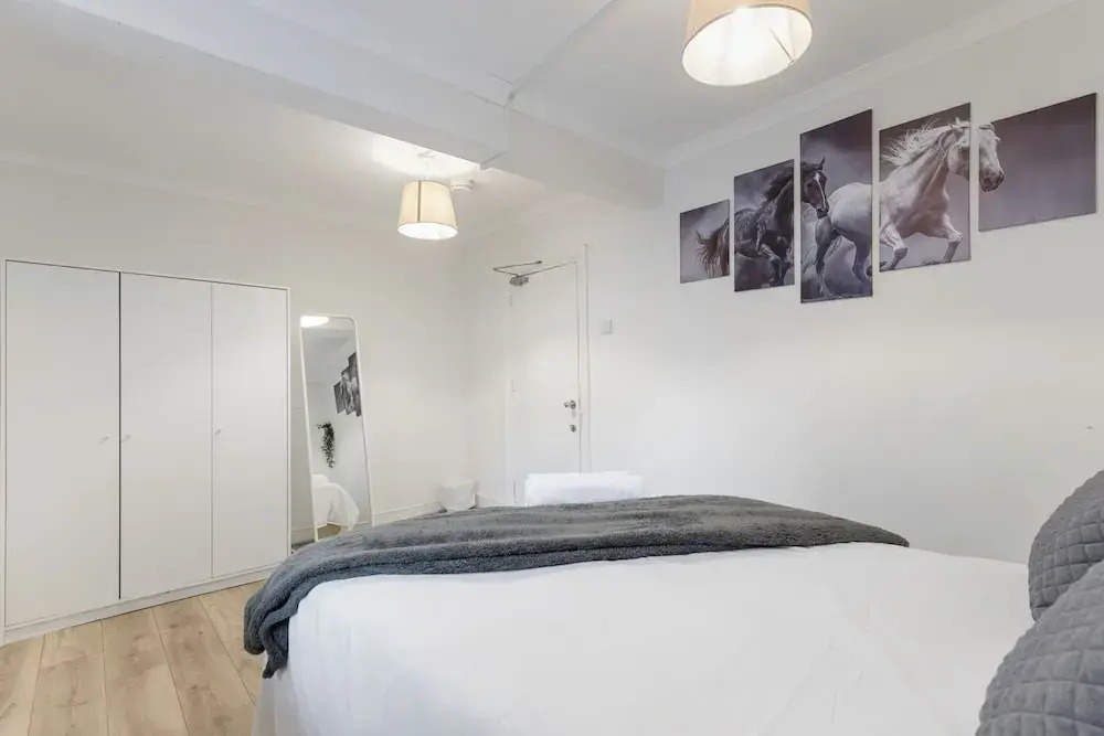City Escape London - Spacious 4 Bedroom House