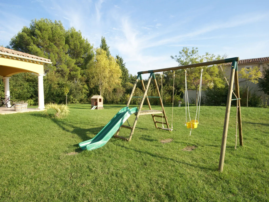 Villa in L'isle-sur-la-sorgue With Pool
