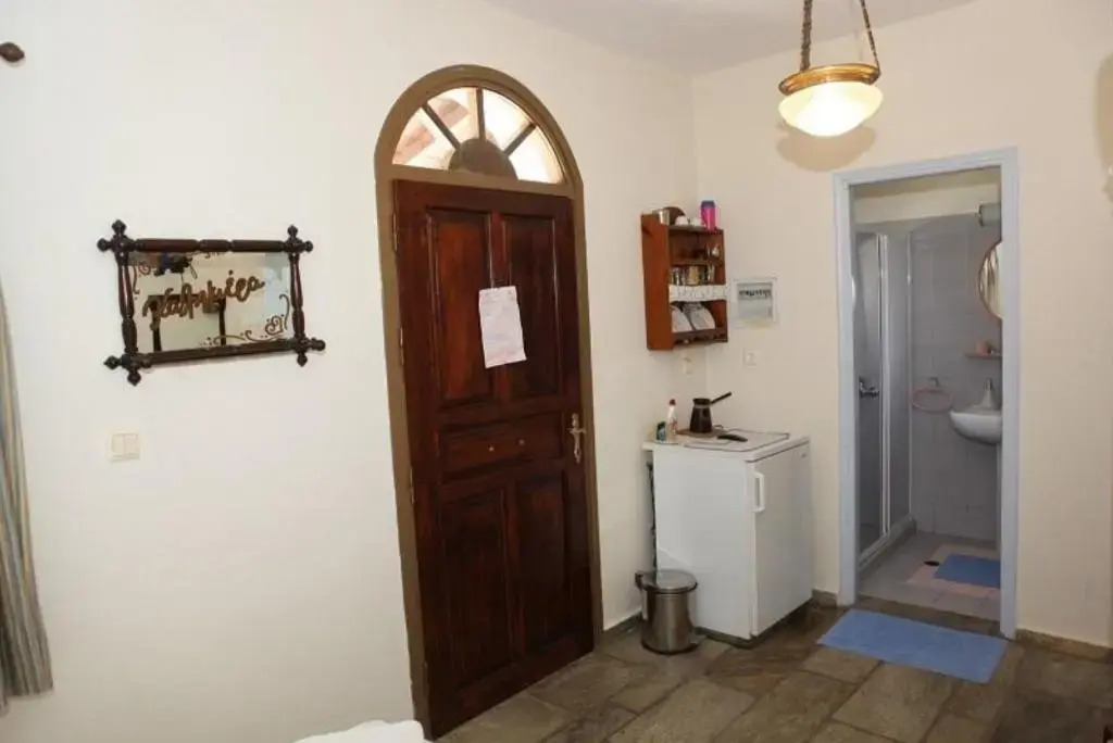 Pleoussa Studio and Apartments