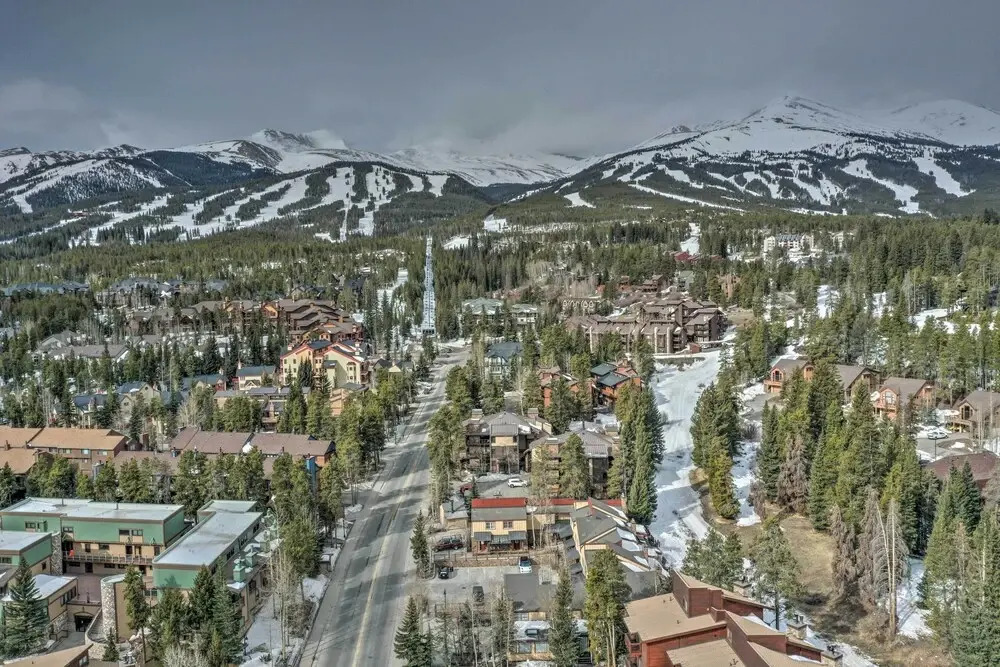 Ski-In Retreat w/ Pool! 2 Blocks to Main St Breck
