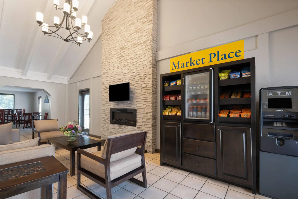 Days Inn by Wyndham College Park Airport Best Road