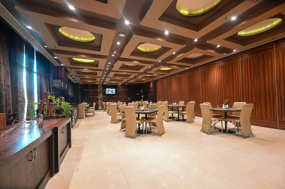 OYO 10192 Hotel Vista Residency