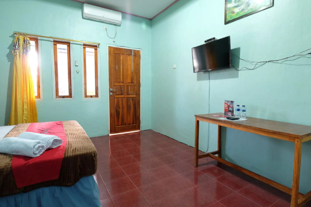 RedDoorz near Mangrove Forest Kupang
