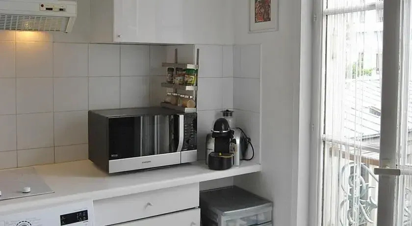 One Separated Bedroom Saint Sebastien