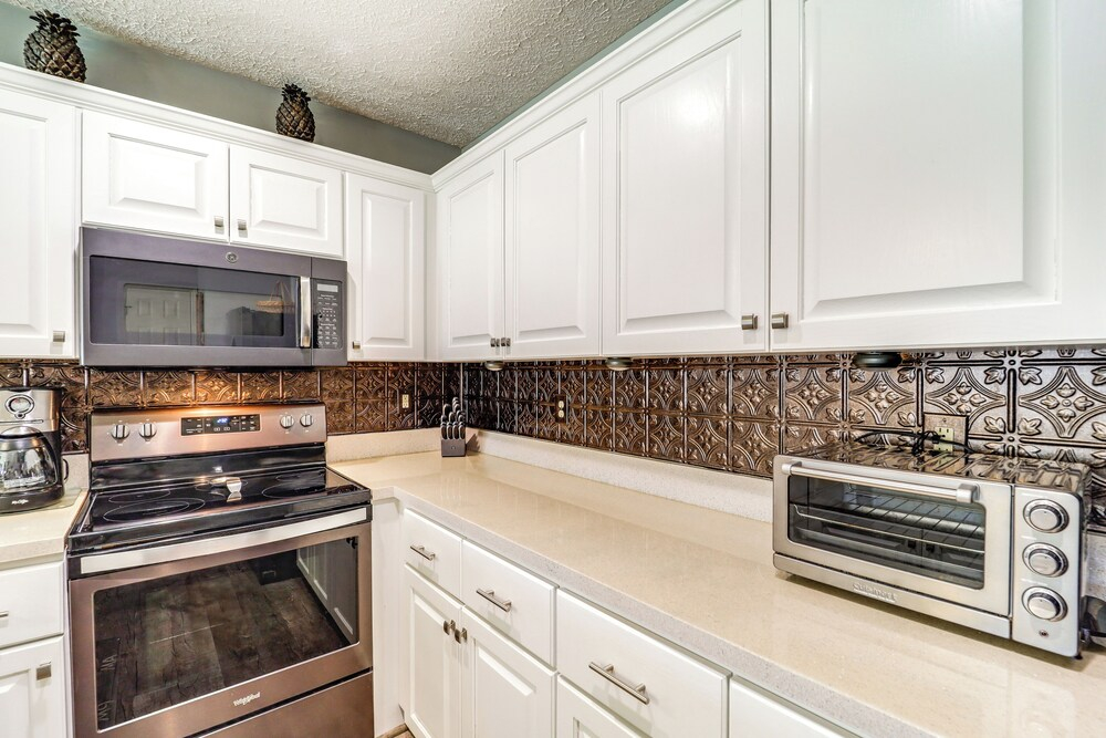 6 Mi to Skiing: Mtn-view Condo in Seven Devils