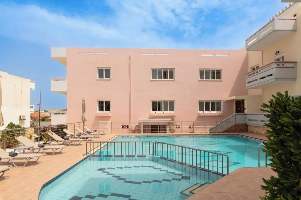 Thelèsi Apartments, 100m from the beach