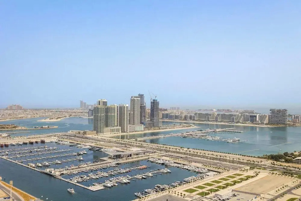 HiGuests - Exceptional Apt with Furnished Terrace By the Sea