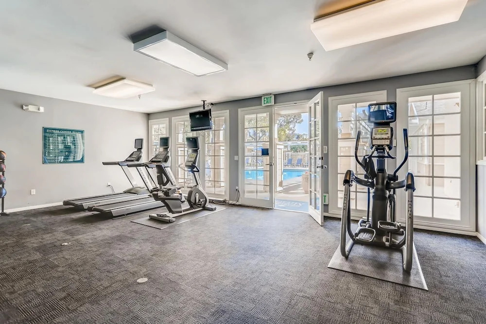 Private Entrance - 2BR Next To Ritz Carlton - Walk Down to Ocean! (MB1)