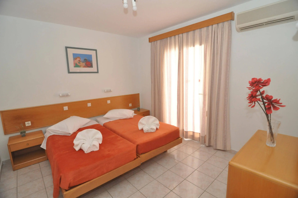 Erato Studios & Apartments