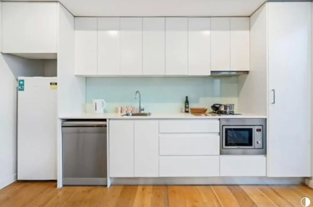 Central Modern 1 Bedroom With Air-con Balcony