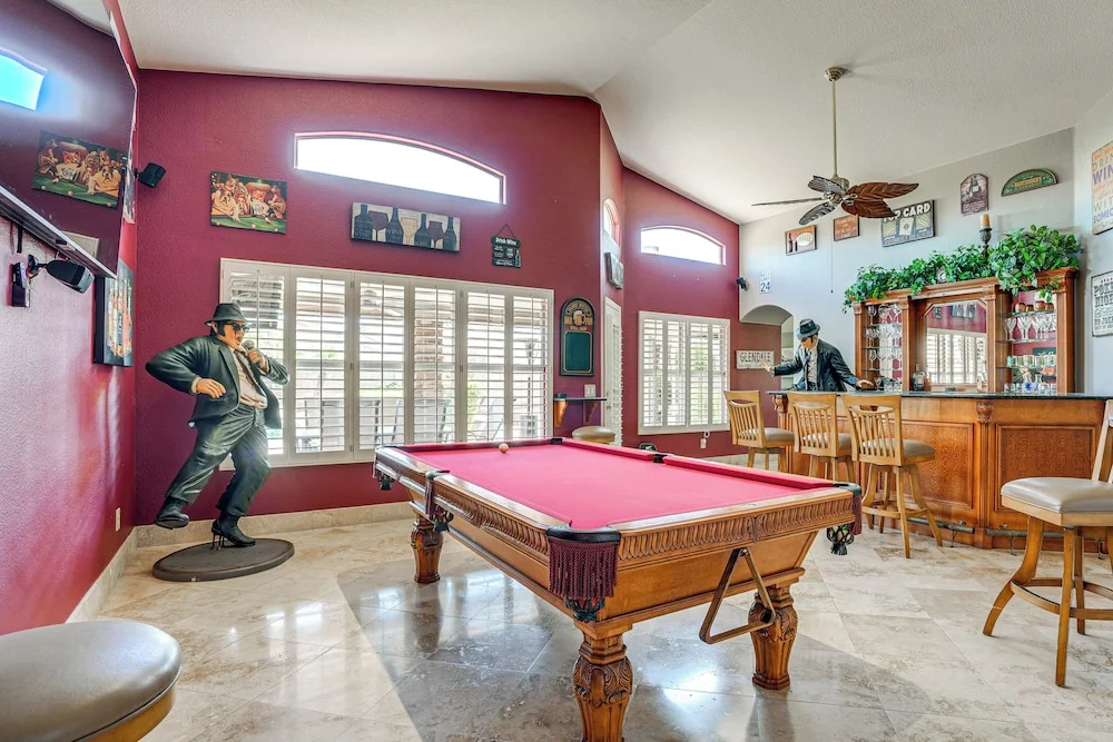 Game Room, Backyard Oasis! Glendale Group Getaway