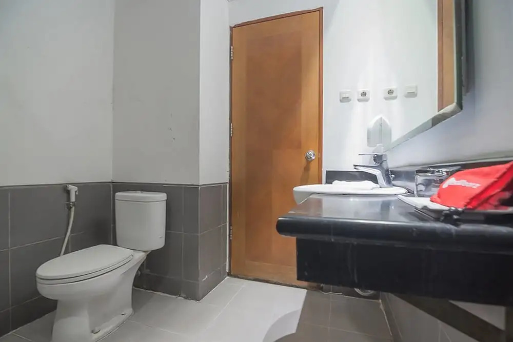 RedDoorz Premium near Paris Van Java Mall