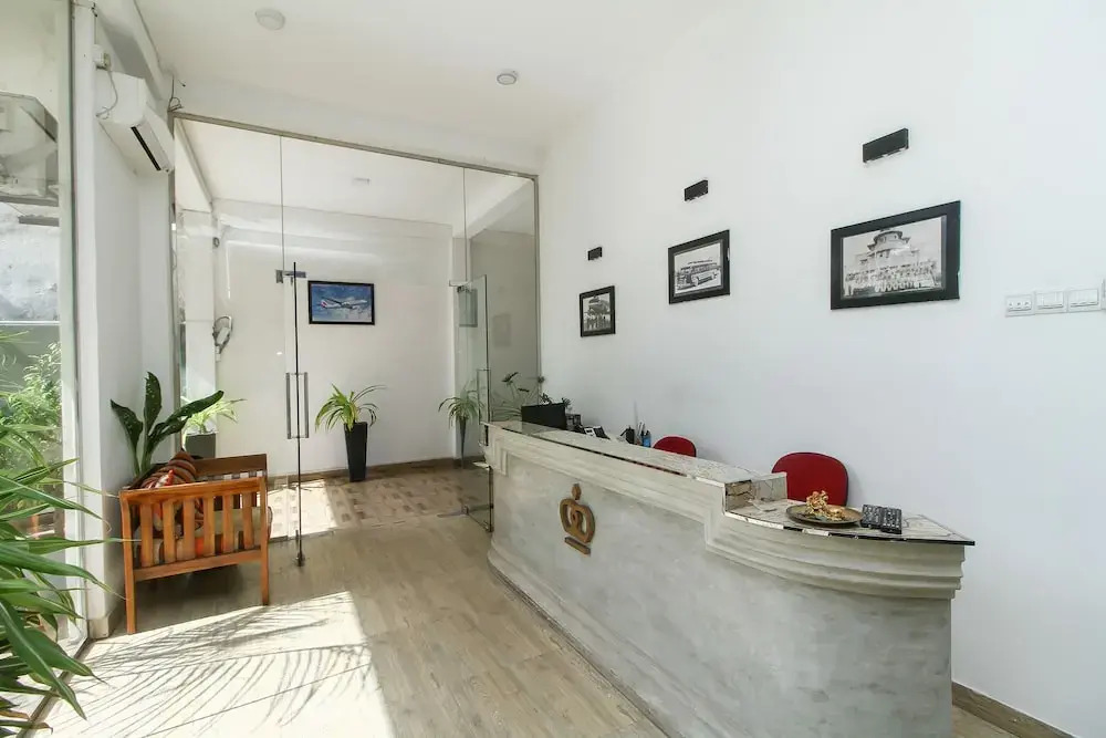 OYO 365 Kingsgate Transit Hotel