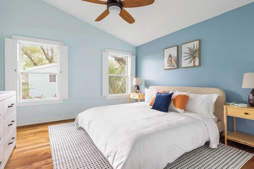 Sleeps 18! 2 Homes, Hot Tub, Game Room, Walk to the Beach Haven & Hidden Grove