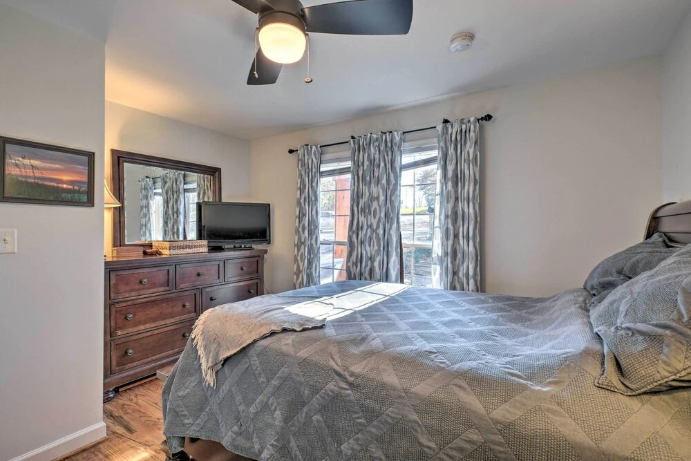 Pet-friendly Greenville Dwelling ~ 2 Mi From Dtwn!