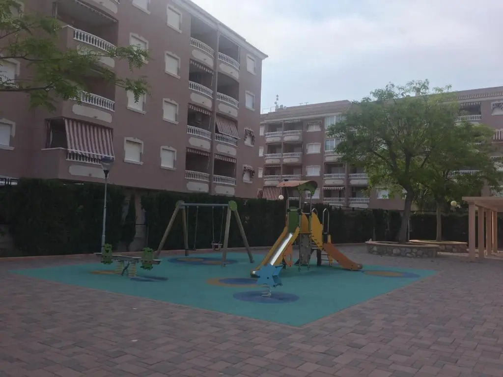 Piscina y terraza a 200m del mar