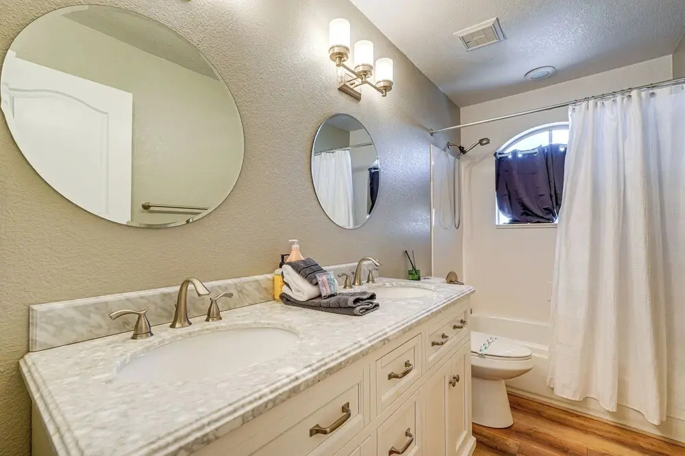 Heated/cooled Pool: Spacious Mesa Home Near Golf!