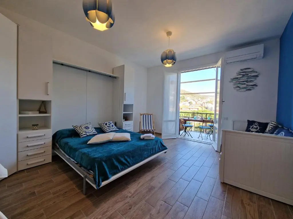 650 metri dal Mare - WiFi - Terrazzo - Piscina - A/C