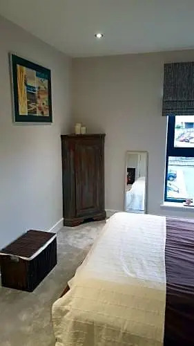 1 double guest bedroom in my home North Leeds