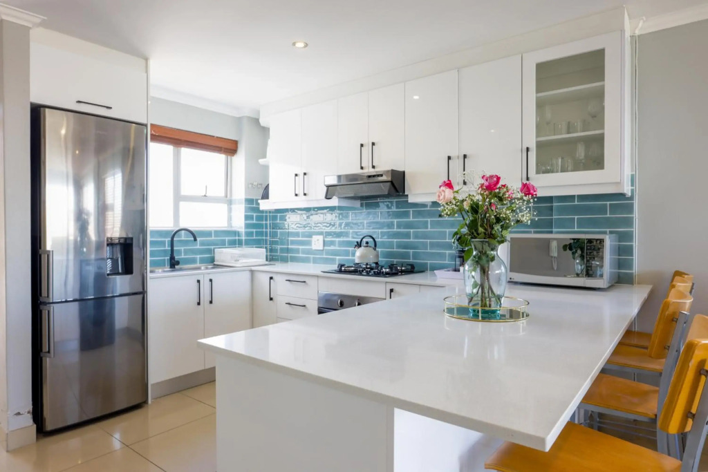 Lovely 2 Bedroom Oceanfront Apartment with Sea Views