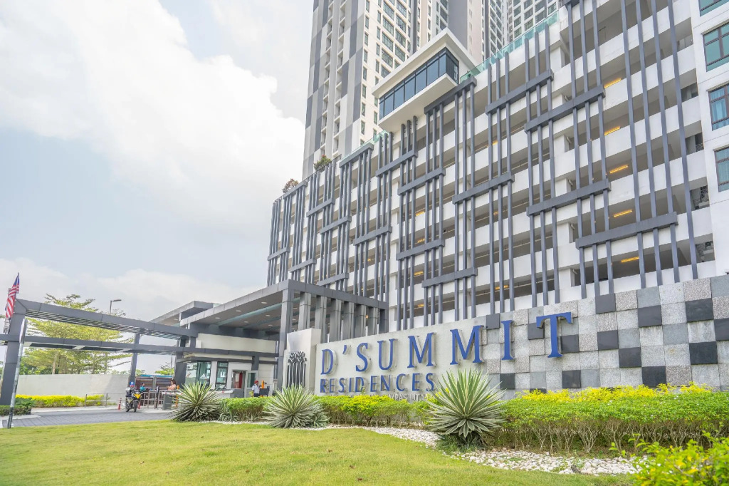 OYO 90183 D' Summit Residence 2bhk