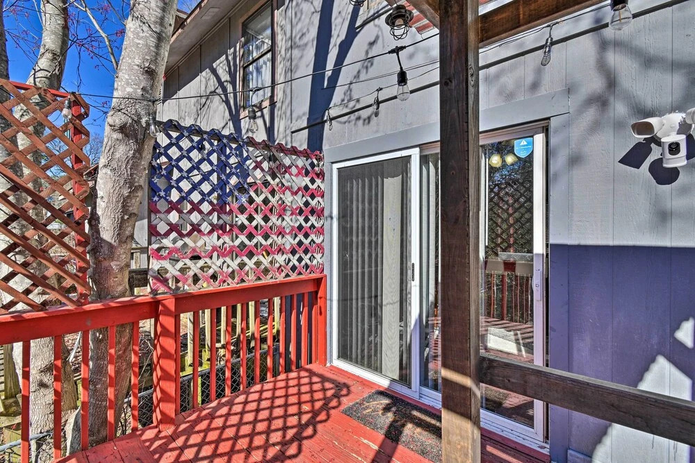 Updated Fayetville Townhome-away-from-home w/ Yard