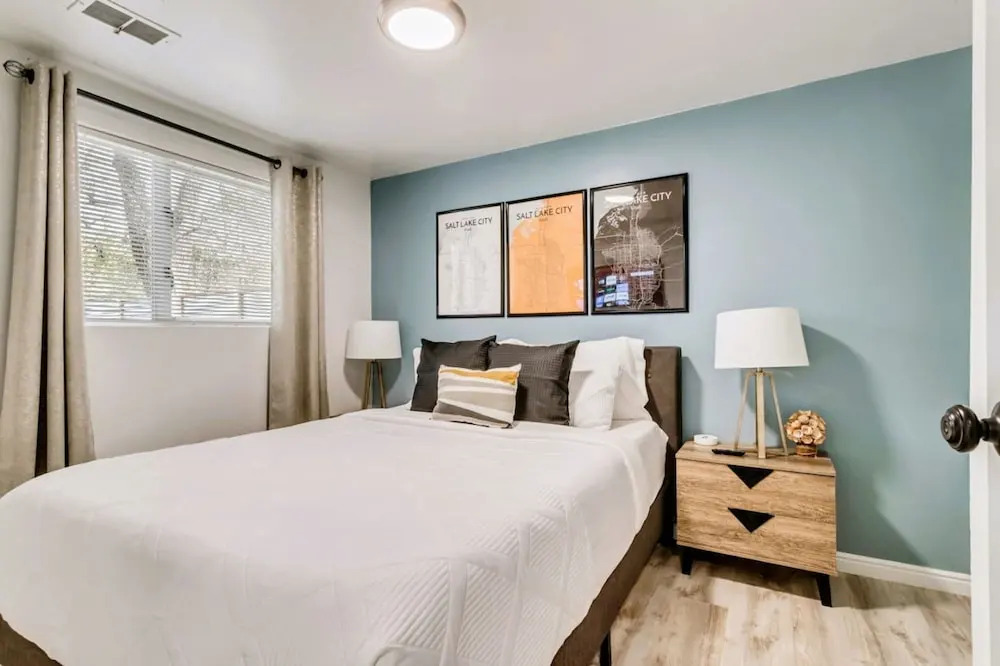Convenient 2BR Apt w Parking Near Downtown SLC