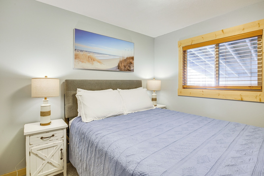 Riverfront Coastal Retreat With Easy Beach Access