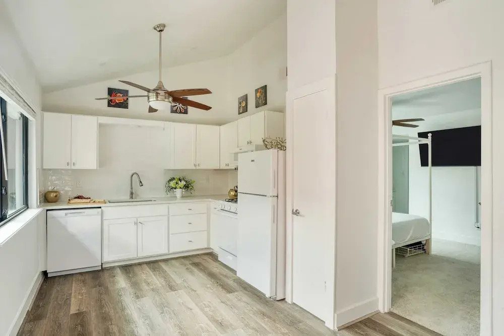 Stylish Retreat, Shared Pool & Yard Near Downtown Fairlawn Lane A by Avantstay