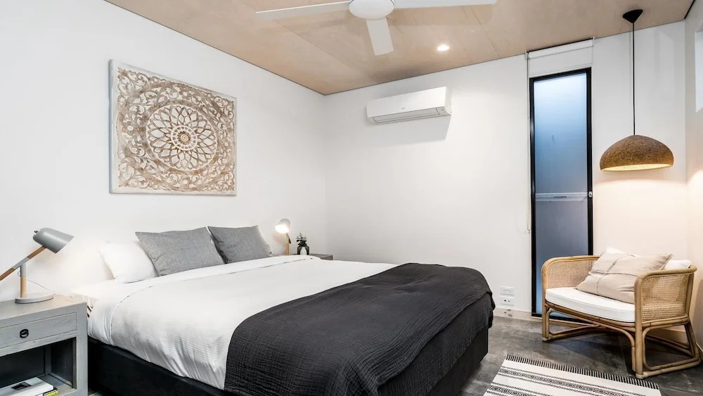 Tallowood - luxury beach house with pool & studio
