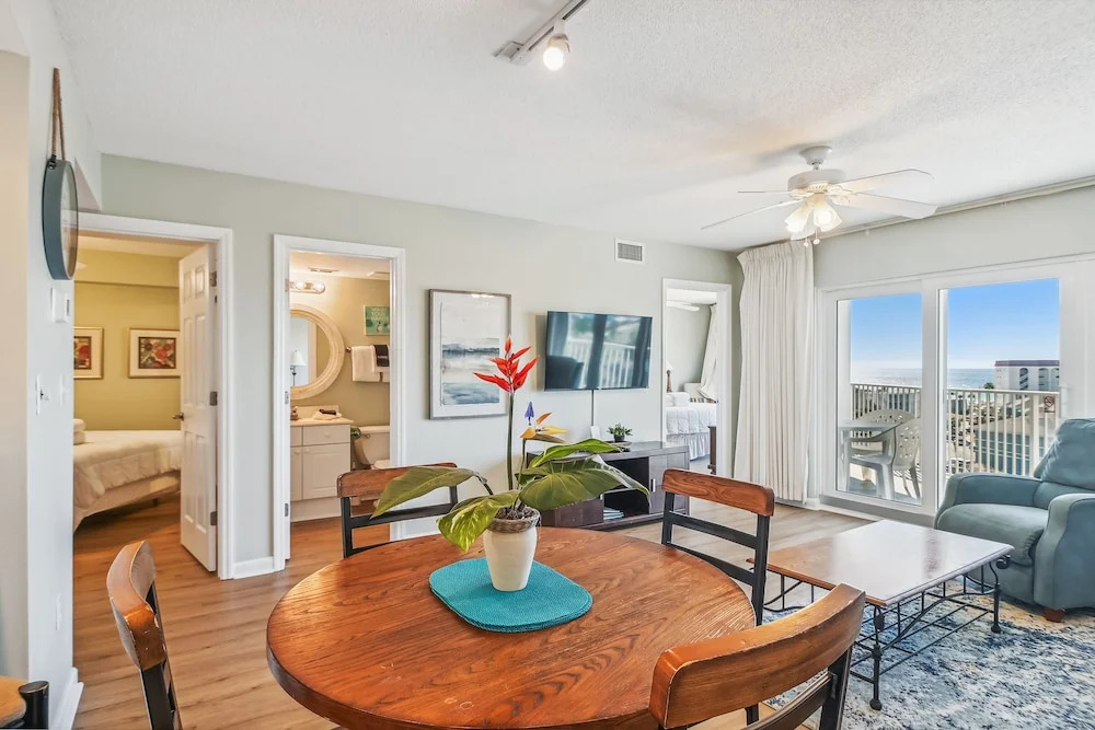 Seacrest 715B is a 2 BR Gulfside on Okaloosa Island by RedAwning