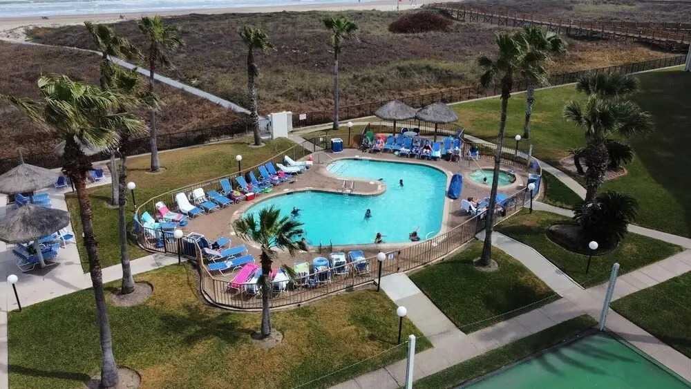 Beachfront Luxe Condo Saida 2 heated pools 2 Bedroom Home by RedAwning