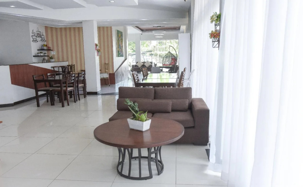 Tiptop Tower Suite Inn