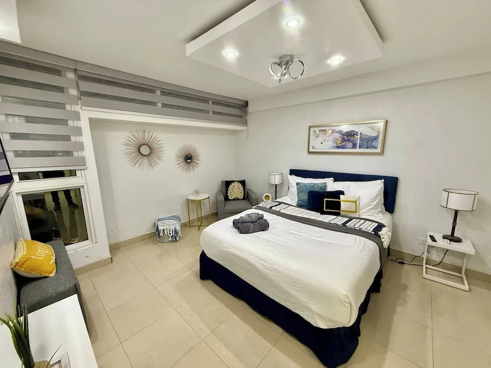 Isla Verde Beachfront Retreat With Parking