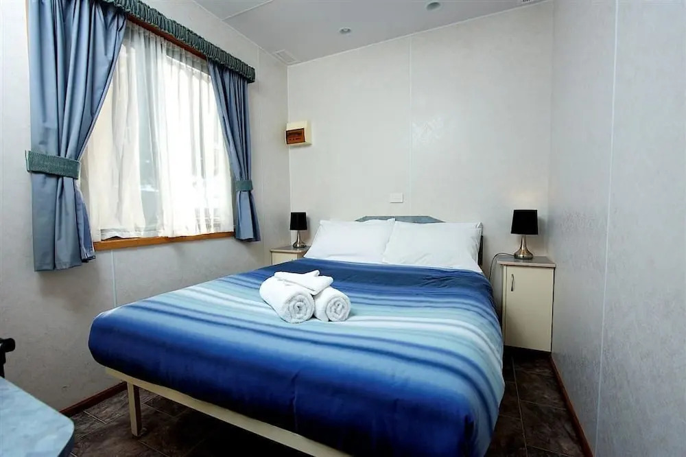 Lakes and Craters Holiday Park