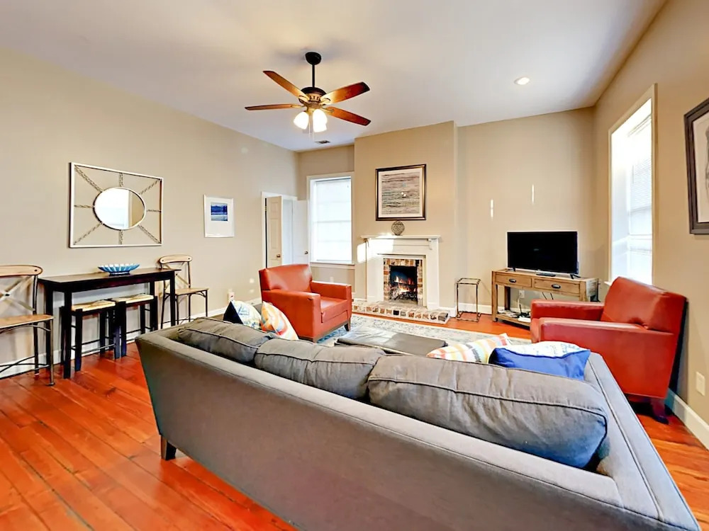 127 E Liberty Townhouse Unit B 2 Bedrooms 1 Bathroom Townhouse