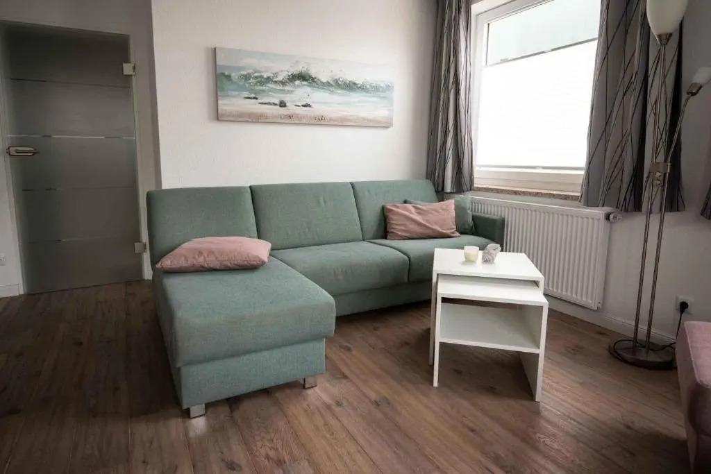 Grosse-Ferienwohnung-3-mit-Meerblick-und-Strandkorb-im-Haus-Seeluft-Duhnen