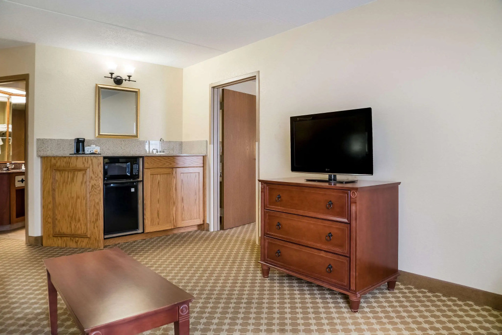 Country Inn & Suites by Radisson, Saginaw, MI