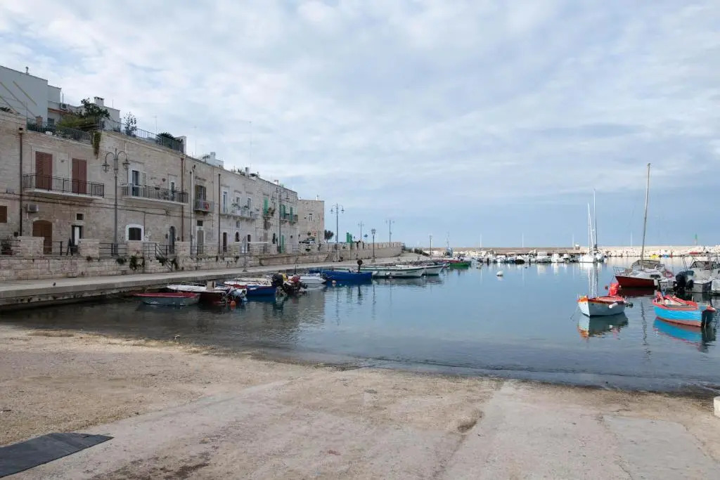 Sea front historic house in the heart of old town, inside torrione aragonese