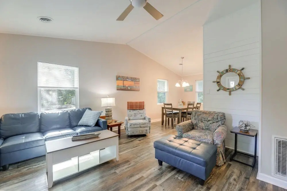 Lovely Emerald Isle Home, Walk to Beach!