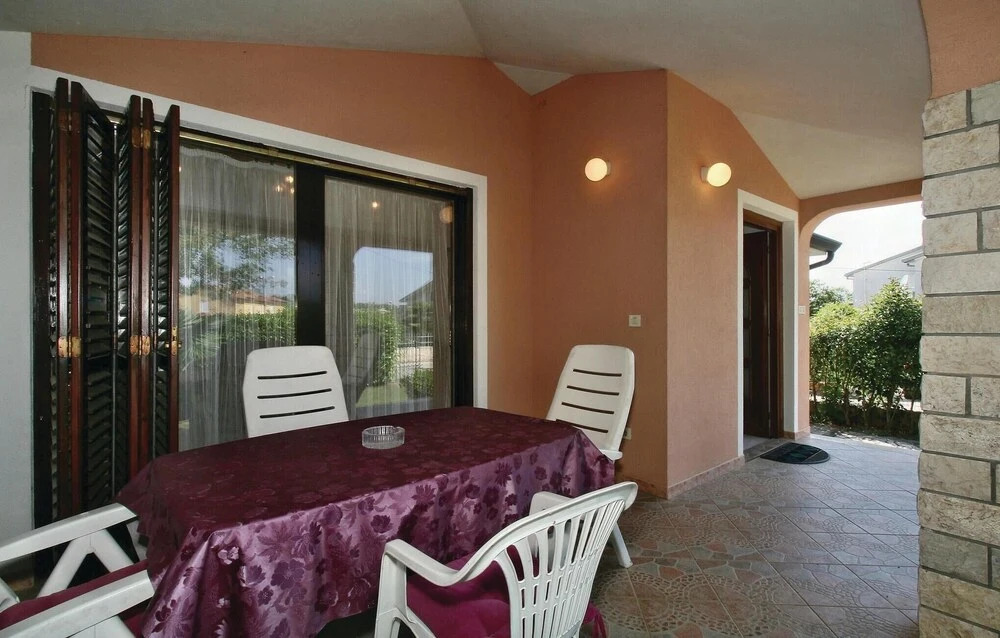Awesome Home in Porec With Wifi and 2 Bedrooms