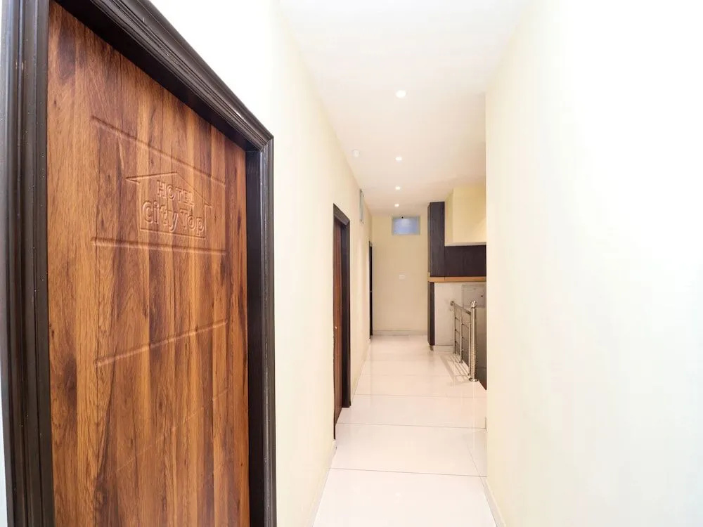 OYO 18377 Hotel New City Top