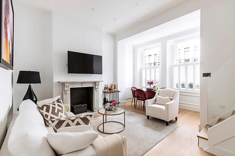 Elegant South Kensington Retreat w/ Outdoor Spaces